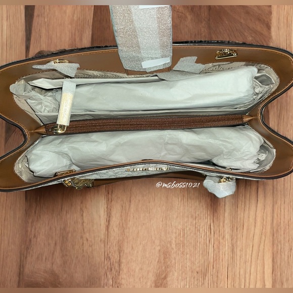 Michael Kors Susannah Large Saffiano Leather Tote + Wallet in Vanilla NWT - Picture 8 of 8